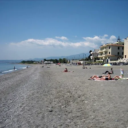 Comeinsicily - Rocce Nere Giardini Naxos
